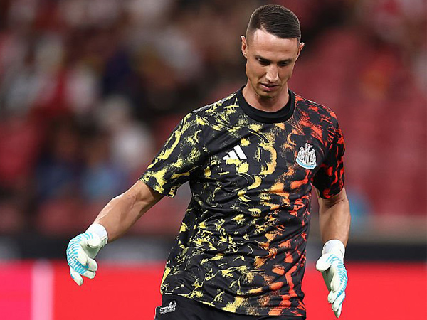 Newcastle Sepakat Pinjamkan Odysseas Vlachodimos ke Sevilla